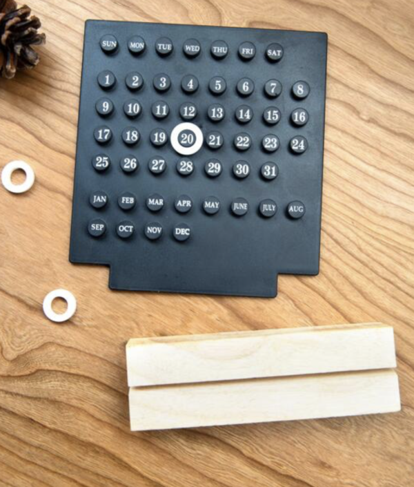 Wooden Desktop Flip Calendar – Minimal Office Decor - Image 2