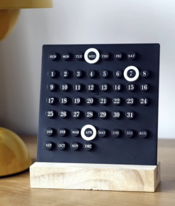 Wooden Desktop Flip Calendar – Minimal Office Decor